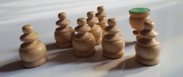 Non-conformist chess pieces