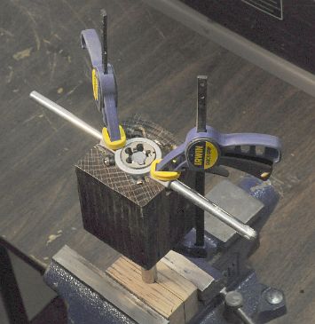 Clamp for threading steel rod Clamp for threading steel rod